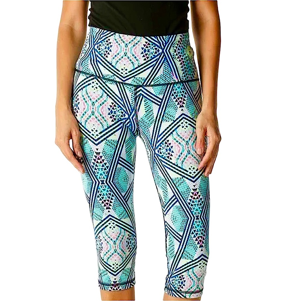 VICTORIA’S SECRET SPORT: Knockout Crop Neon Leggings - Size Medium